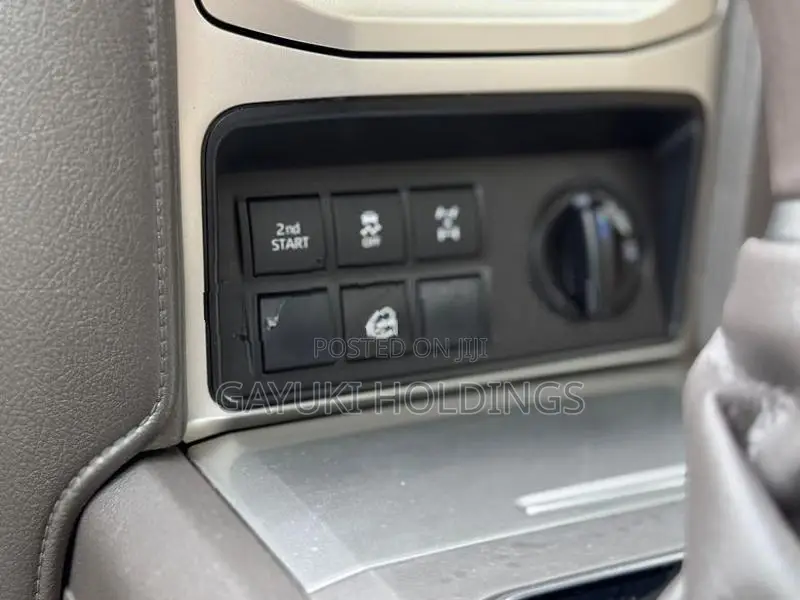 Toyota Land Cruiser Prado Modelista 2017