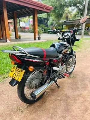 Bajaj CT100 2018