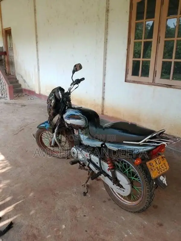Bajaj CT100 2011