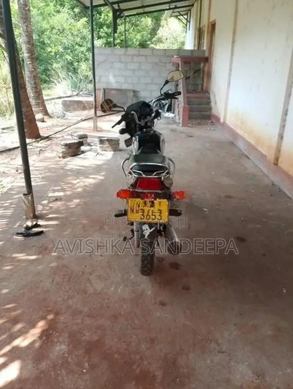 Bajaj CT100 2011