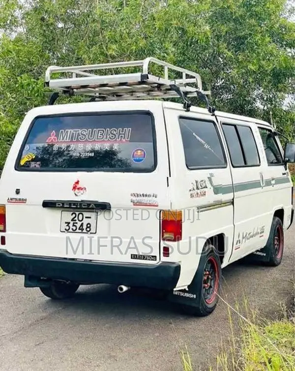 Mitsubishi Delica 1989