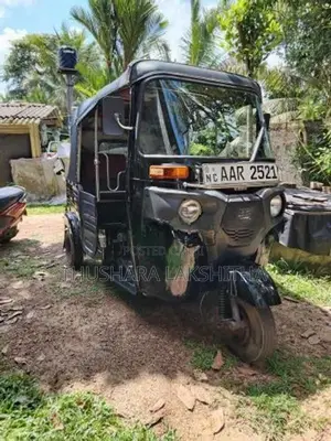 Bajaj RE 205 2014