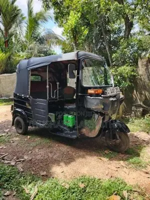 Bajaj RE 205 2014