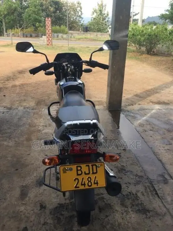 Bajaj CT100 2023