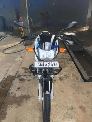 Bajaj CT100 2023