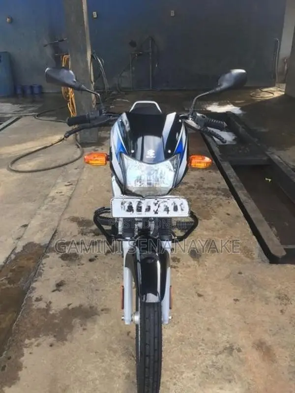Bajaj CT100 2023