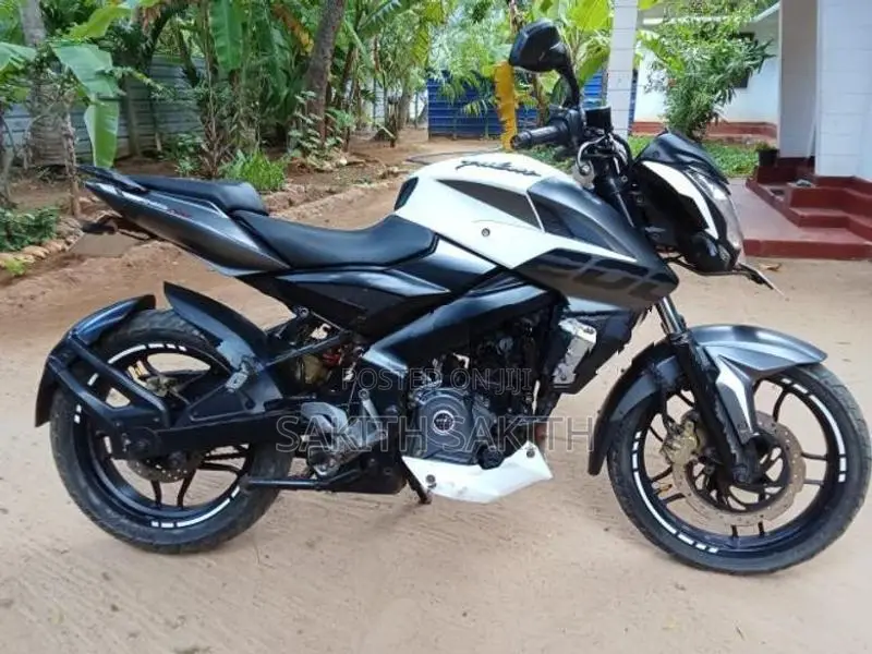 Bajaj Pulsar NS200 2017