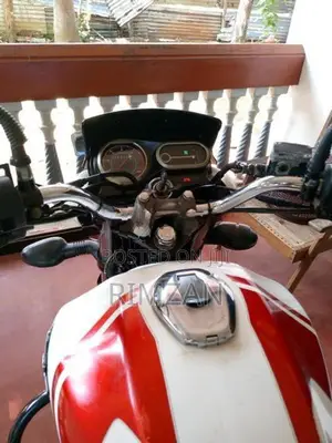 Bajaj V15 2016