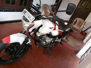 Bajaj V15 2016