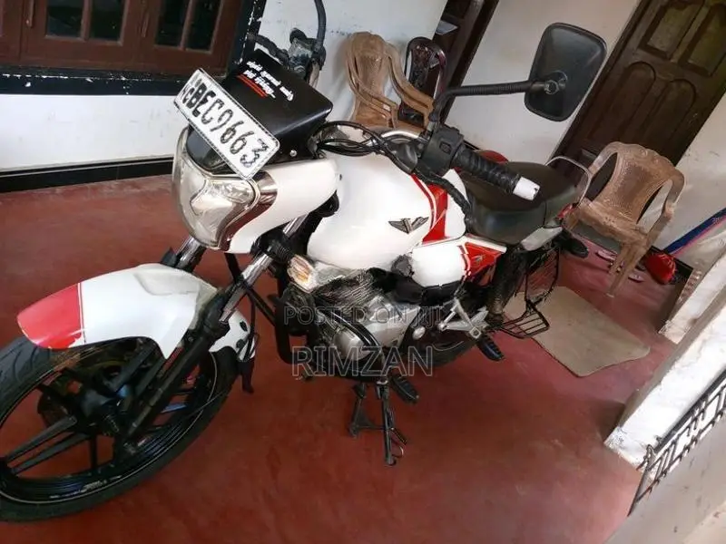 Bajaj V15 2016