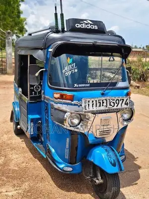 Bajaj RE 2016