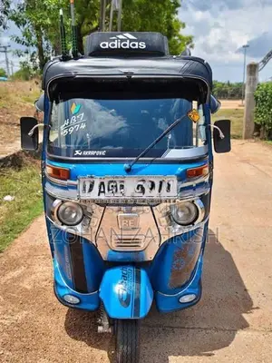 Bajaj RE 2016