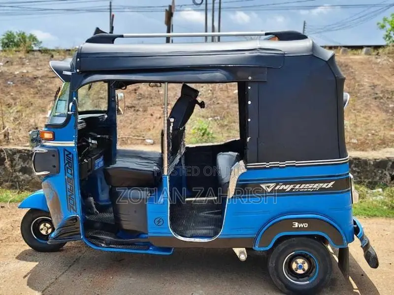 Bajaj RE 2016