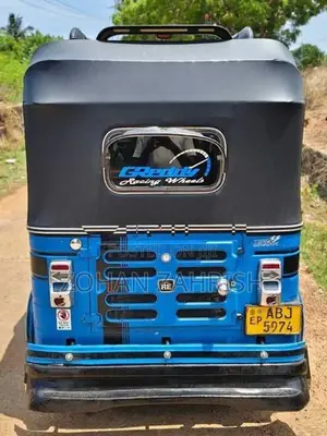Bajaj RE 2016