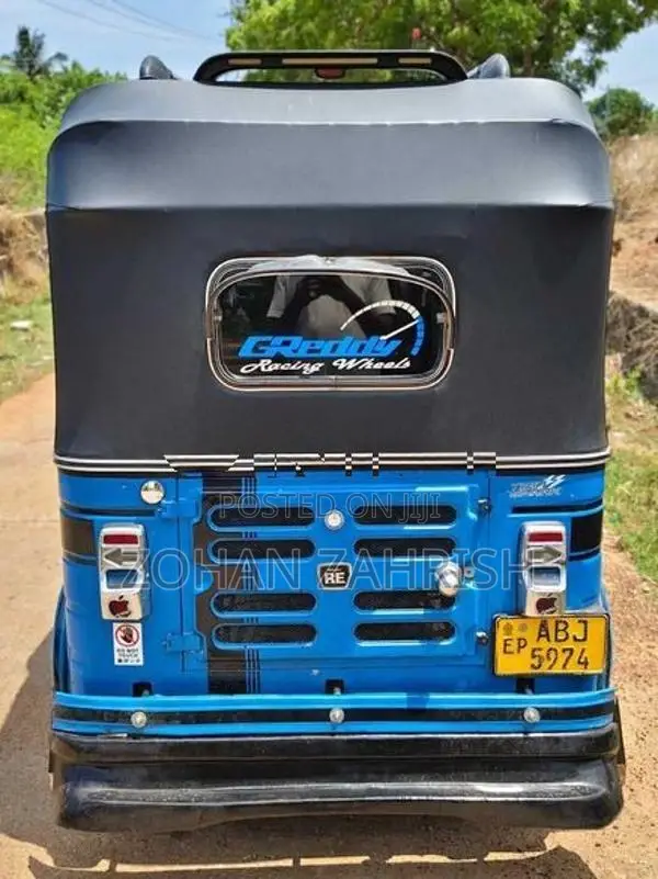 Bajaj RE 2016