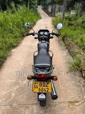 Bajaj CT100 2016