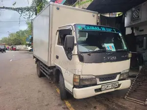 Isuzu Elf 2017