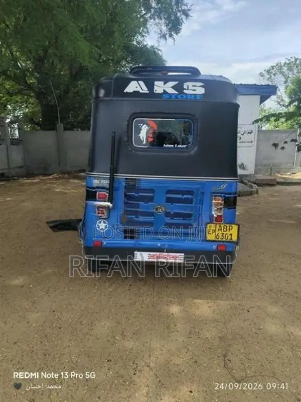 Bajaj RE 2017