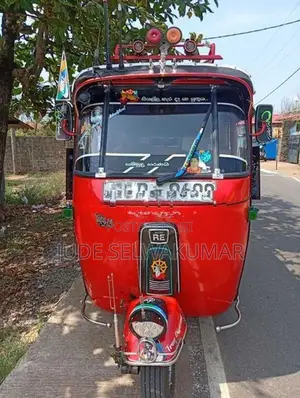 Bajaj RE 2000