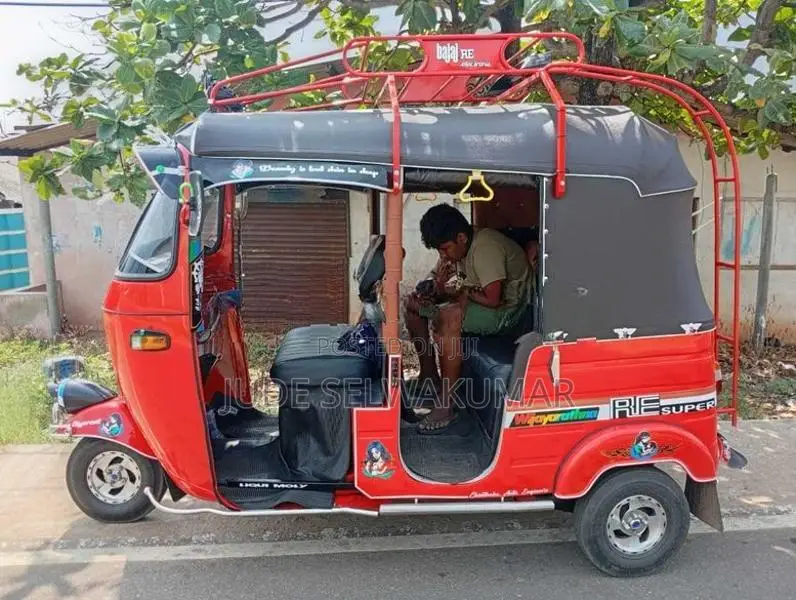 Bajaj RE 2000