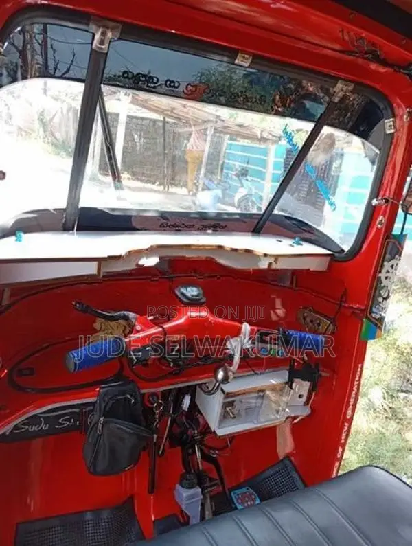 Bajaj RE 2000