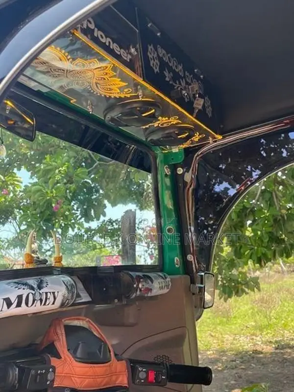 Bajaj RE 2025