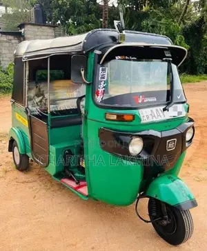 Bajaj RE 2015