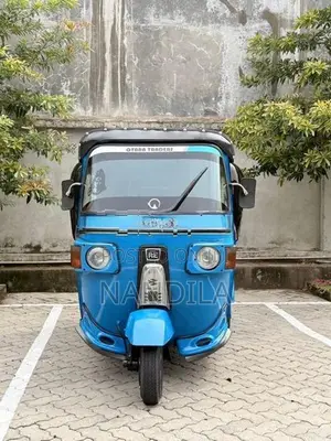 Bajaj RE 2011