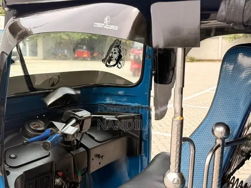 Bajaj RE 2011
