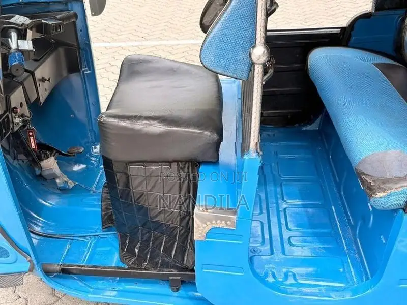 Bajaj RE 2011
