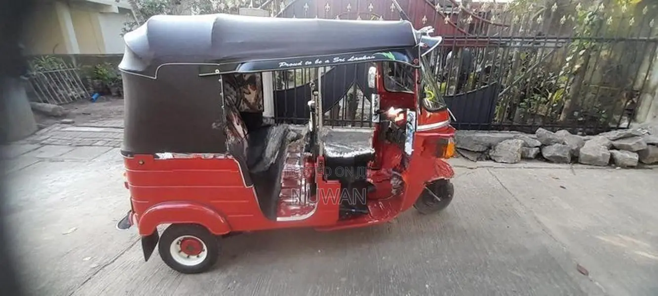 Bajaj RE 2010