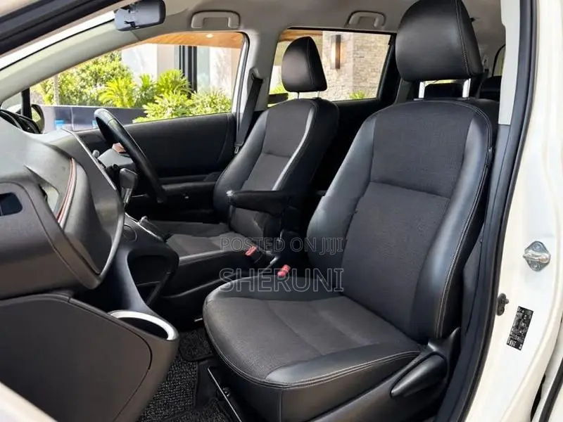 Toyota Sienta 2018