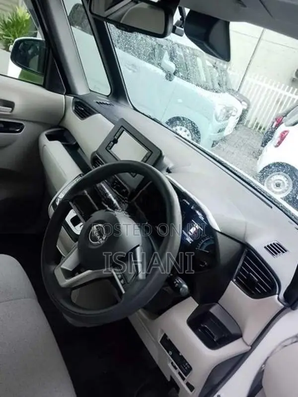 Nissan Roox 2024