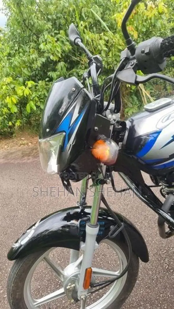 Bajaj CT100 2025
