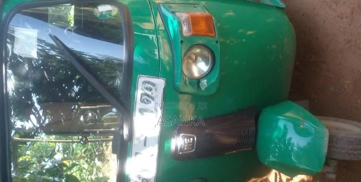 Bajaj RE 2011