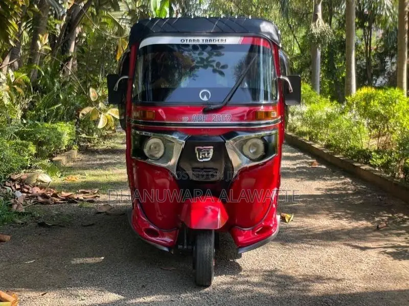 Bajaj RE 2015