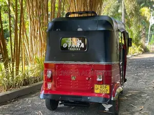Bajaj RE 2015