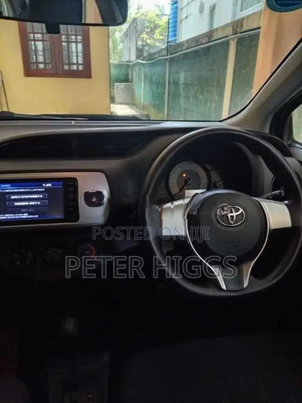 Toyota Vitz 2015