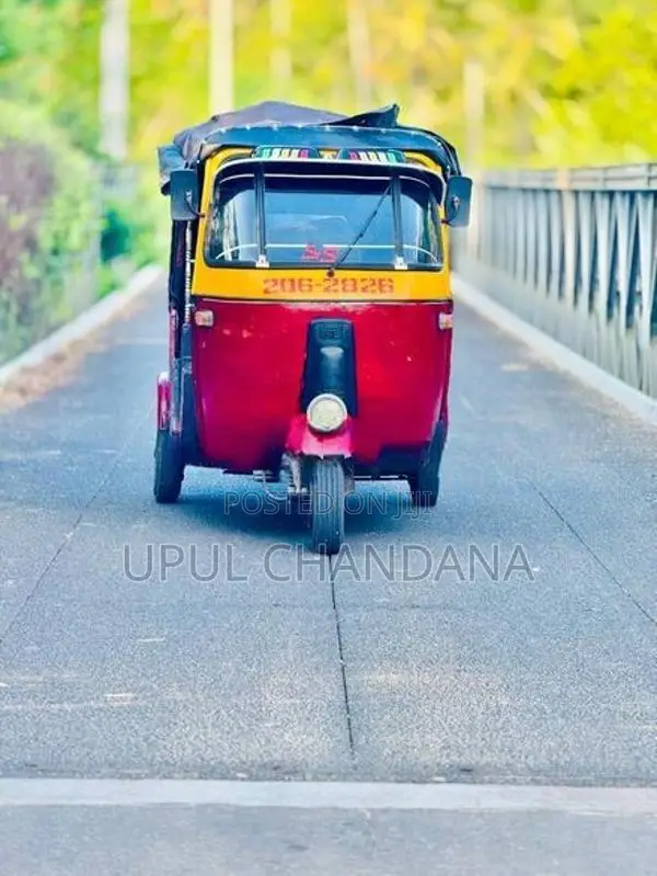 Bajaj RE 2000