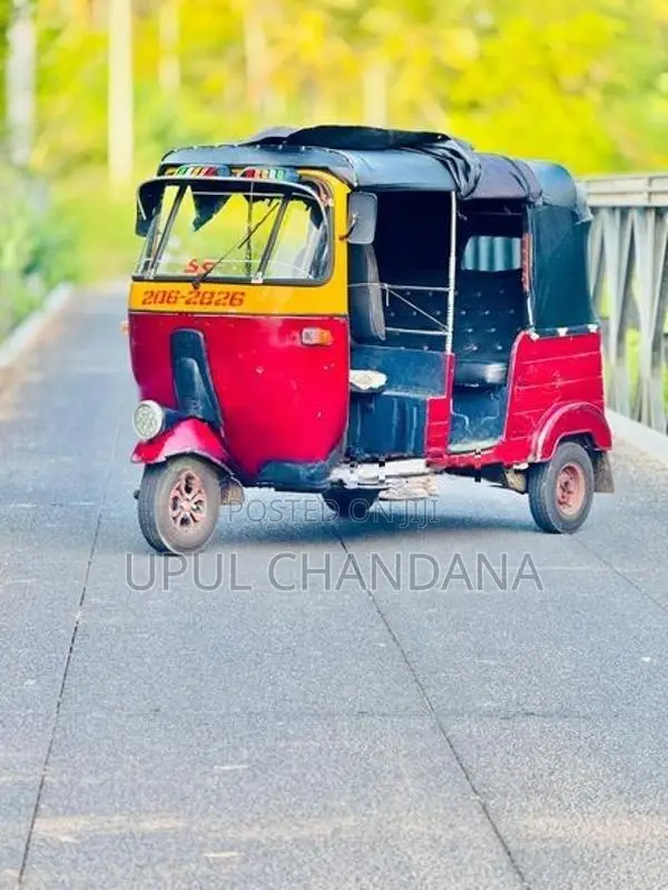 Bajaj RE 2000