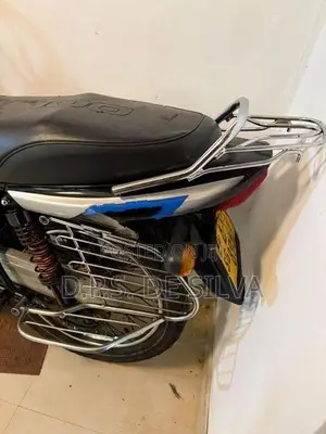 Bajaj CT100 2013