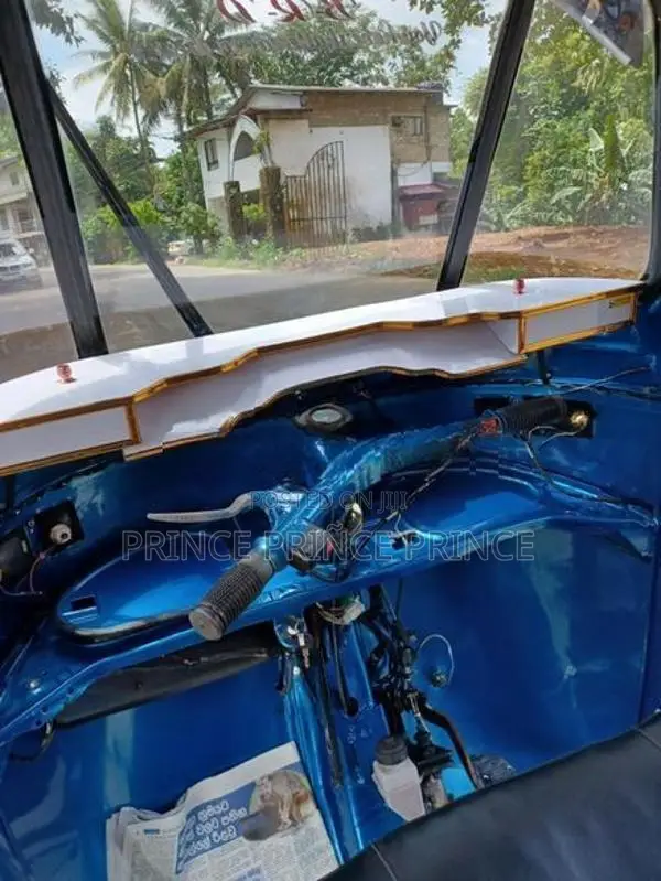 Bajaj RE 2002