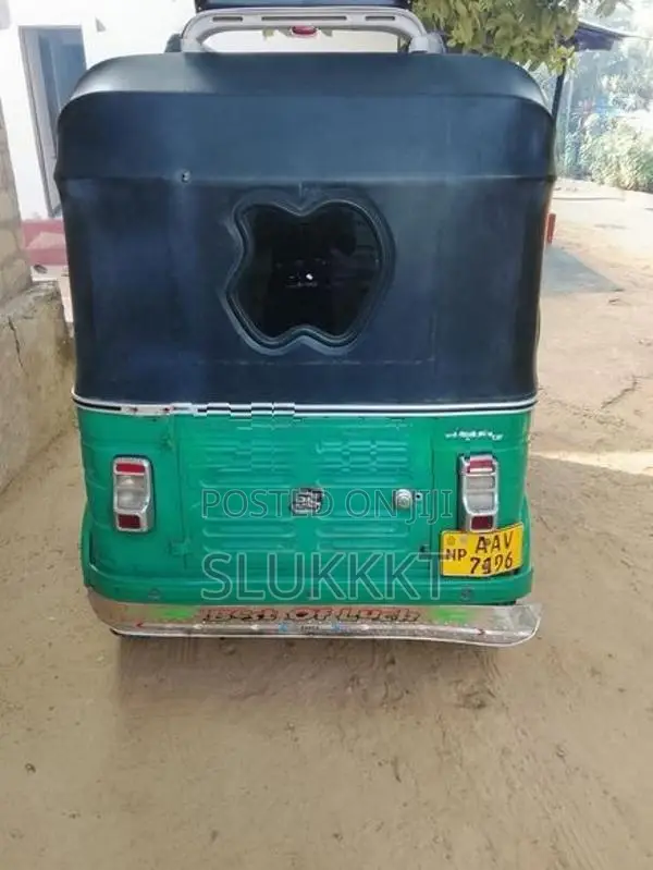 Bajaj RE 2015