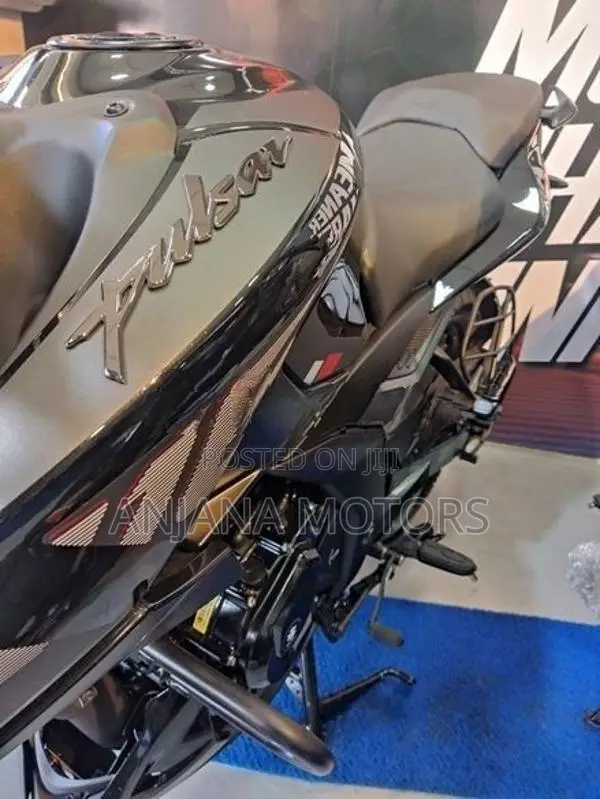 Bajaj Pulsar N160 premium 2026