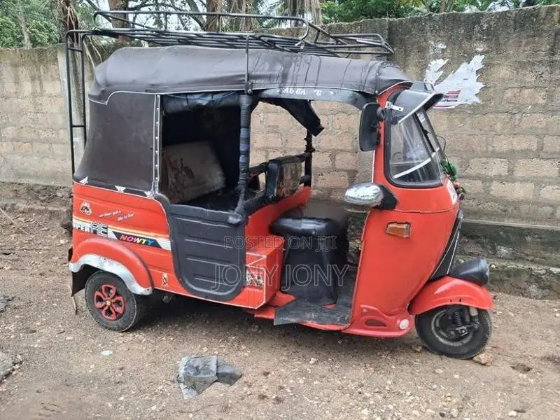 Bajaj RE 2000