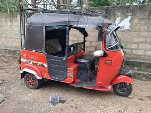 Bajaj RE 2000