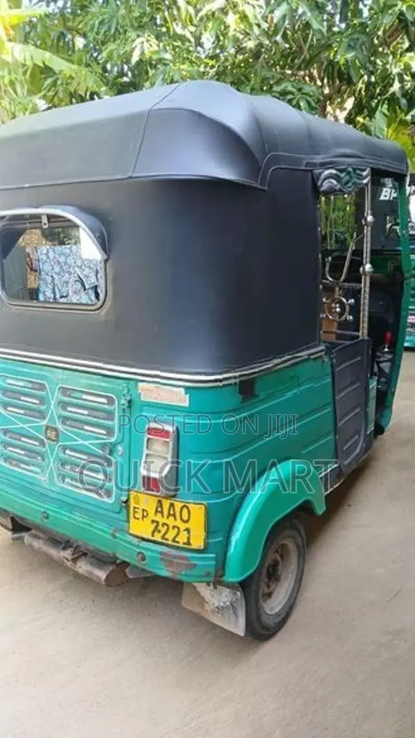 Bajaj RE 2015