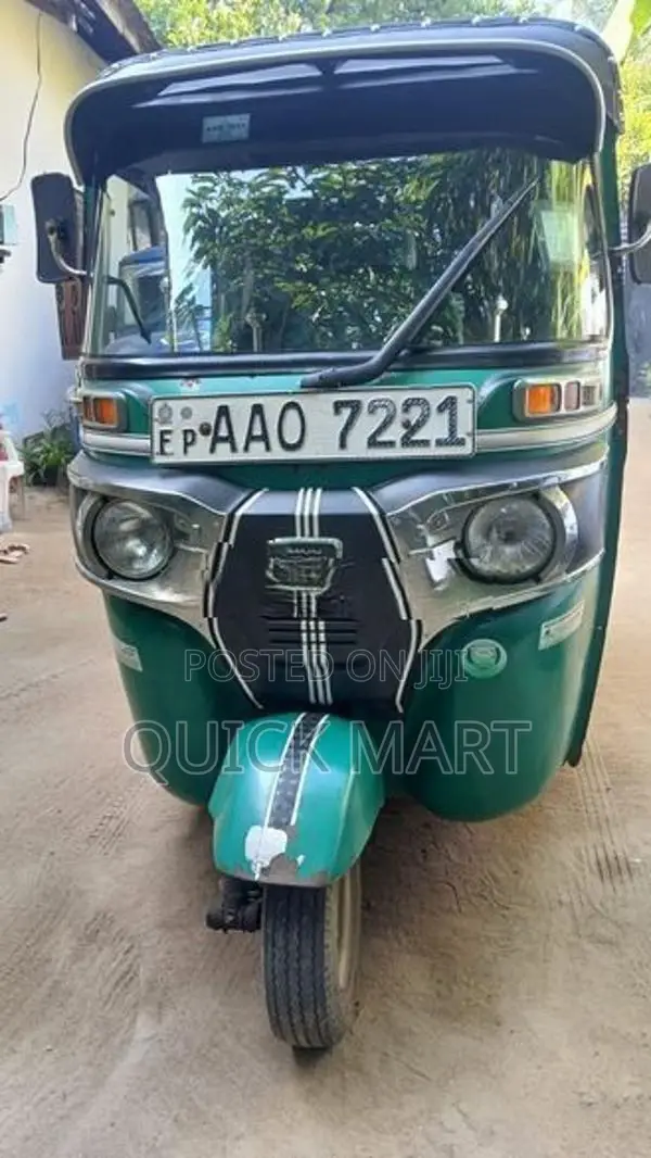 Bajaj RE 2015