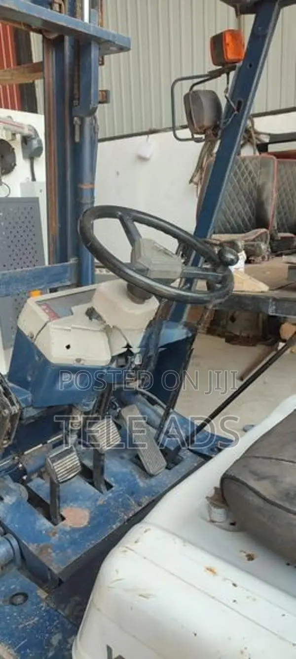 Komatsu 1-Ton Forklift