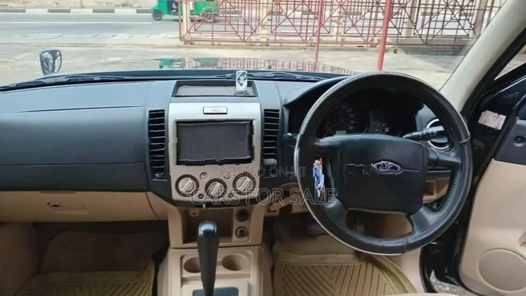 Ford Everest 2011